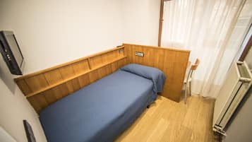 单人房 | 办公桌、笔记本电脑工作区、遮光窗帘、免费 WiFi