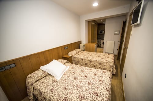 Double Room | Desk, laptop workspace, blackout curtains, free WiFi