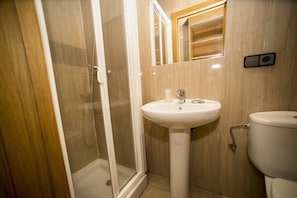 Double Room | Bathroom sink