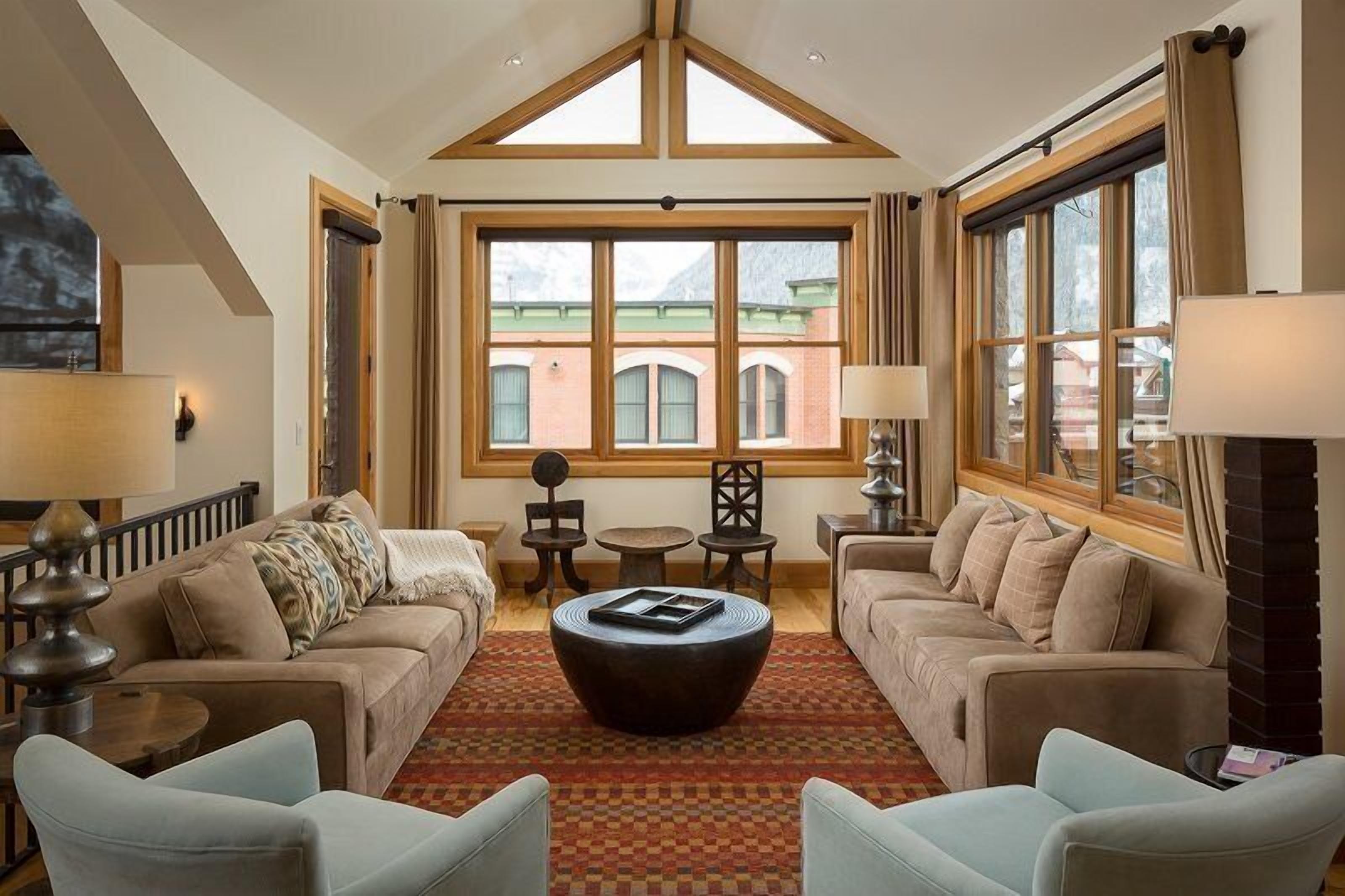 Condo, 4 Bedrooms | Living area