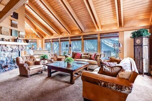 Televisión de pantalla plana, chimenea