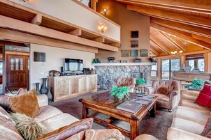 Televisión de pantalla plana, chimenea