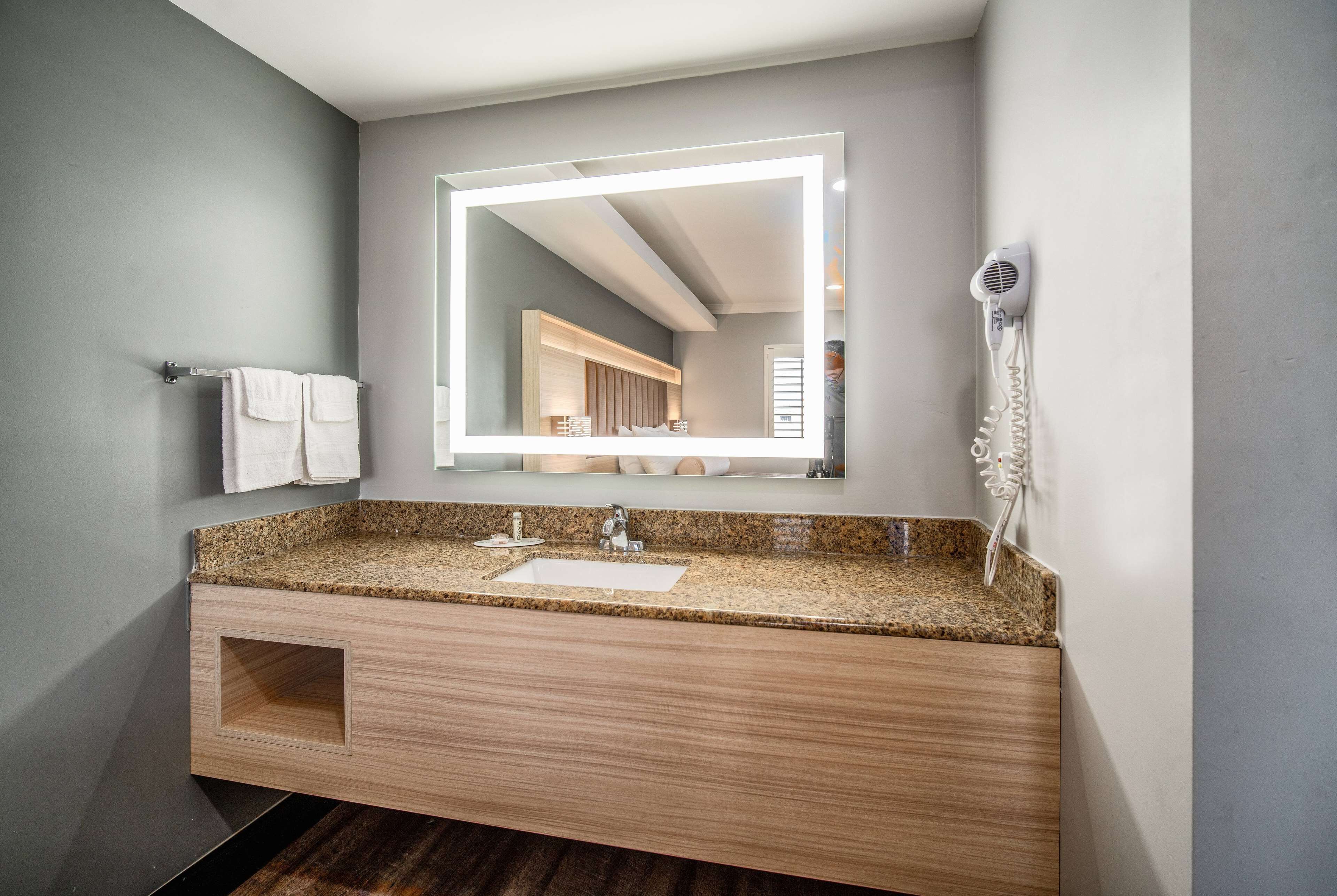 Foto - Travelodge Inn & Suites by Wyndham Bell Los Angeles Area