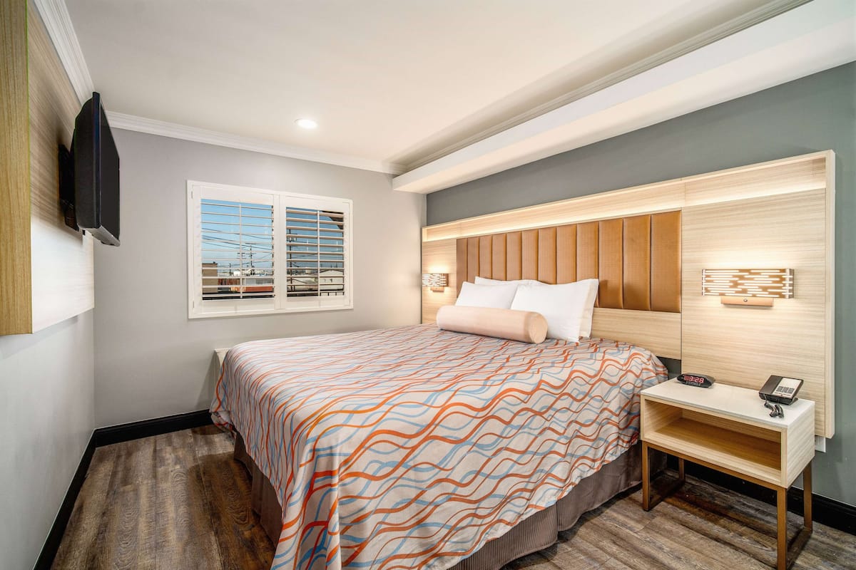 Suite, 1 King Bed with Sofa bed, Non Smoking | Egyptian cotton sheets, premium bedding, down duvets, memory-foam beds