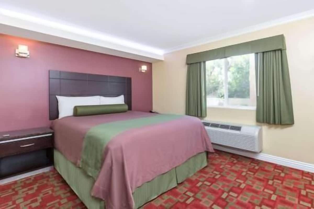Egyptian cotton sheets, premium bedding, down comforters