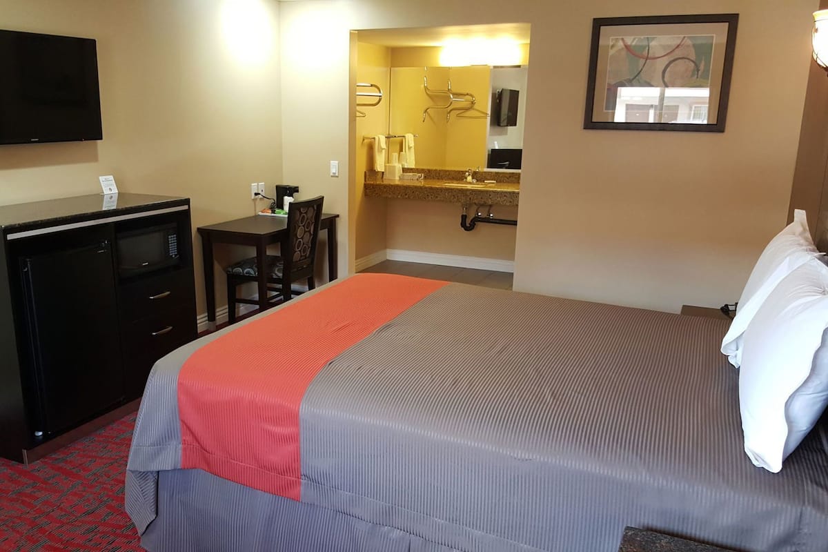 Egyptian cotton sheets, premium bedding, down comforters
