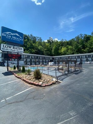 Exterior - Bear Mount Inn & Suites (Pigeon Forge)