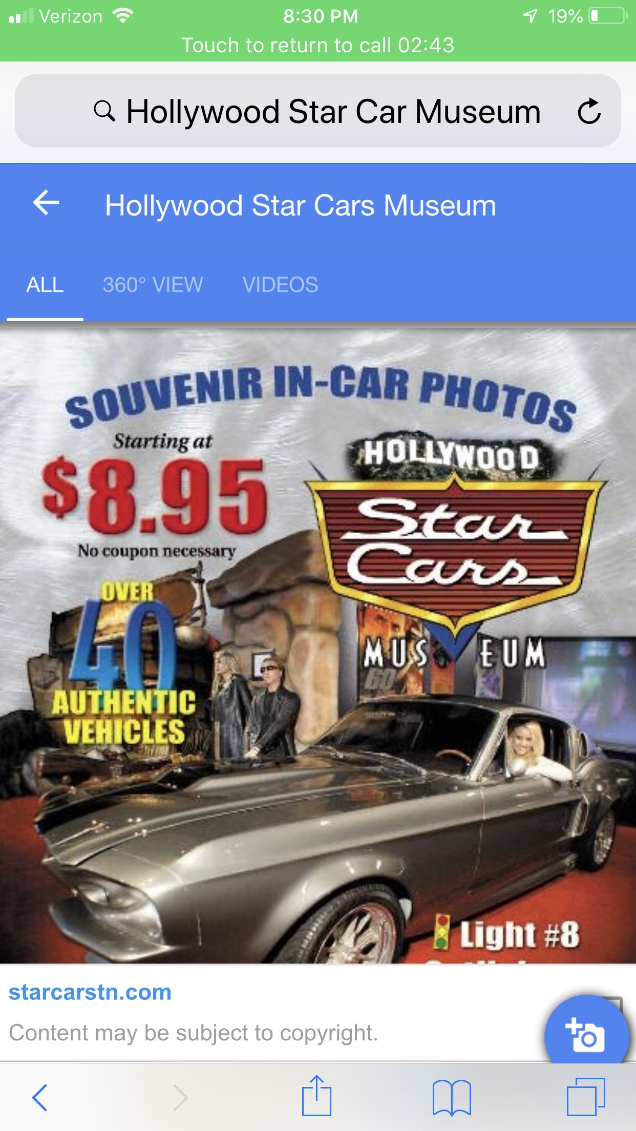 Página web del Hollywood Star Car Museum con una barra de búsqueda, opciones de menú y un anuncio promocional de fotografías de recuerdo en autos a partir de $8.95.