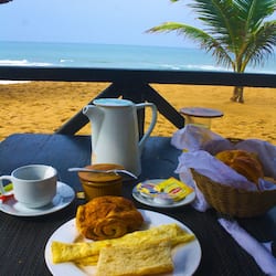 Daily continental breakfast (EUR 6.86 per person)