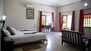 1 bedroom, premium bedding, minibar, desk