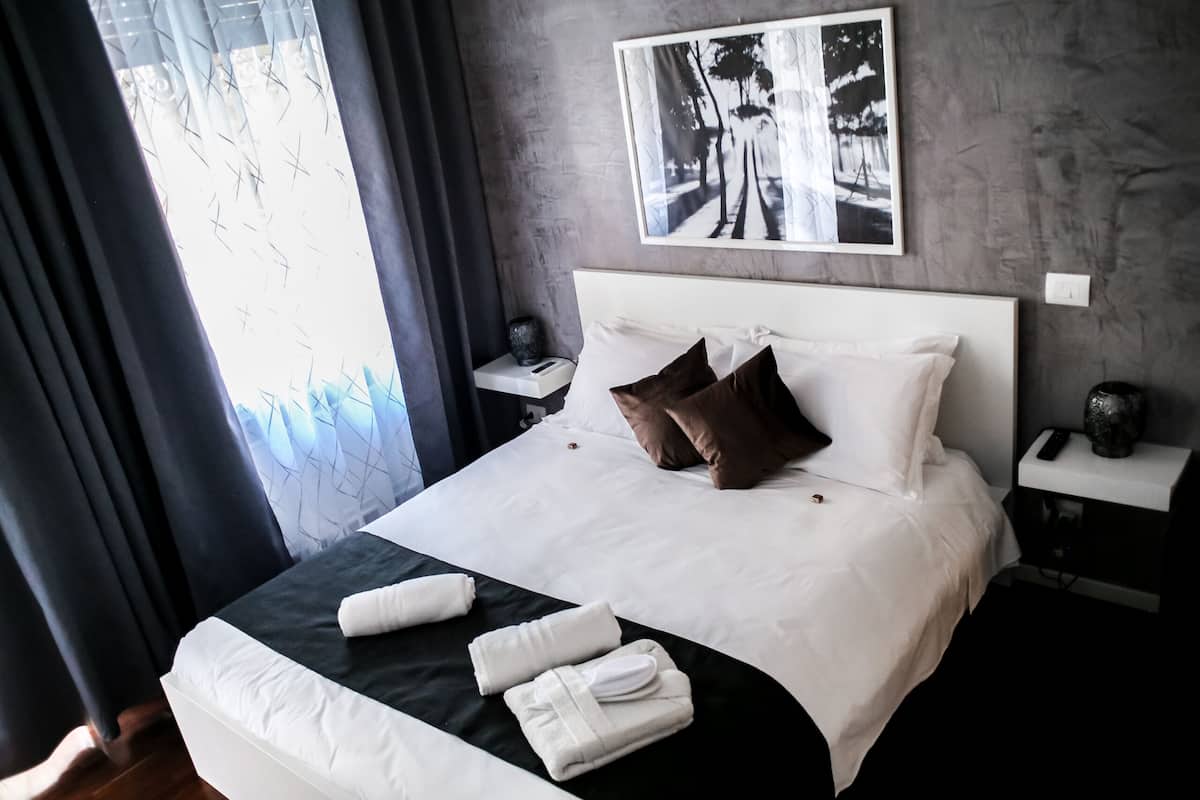 Superior Double Room, Ensuite, Garden View | Laptop workspace, blackout drapes, travel crib