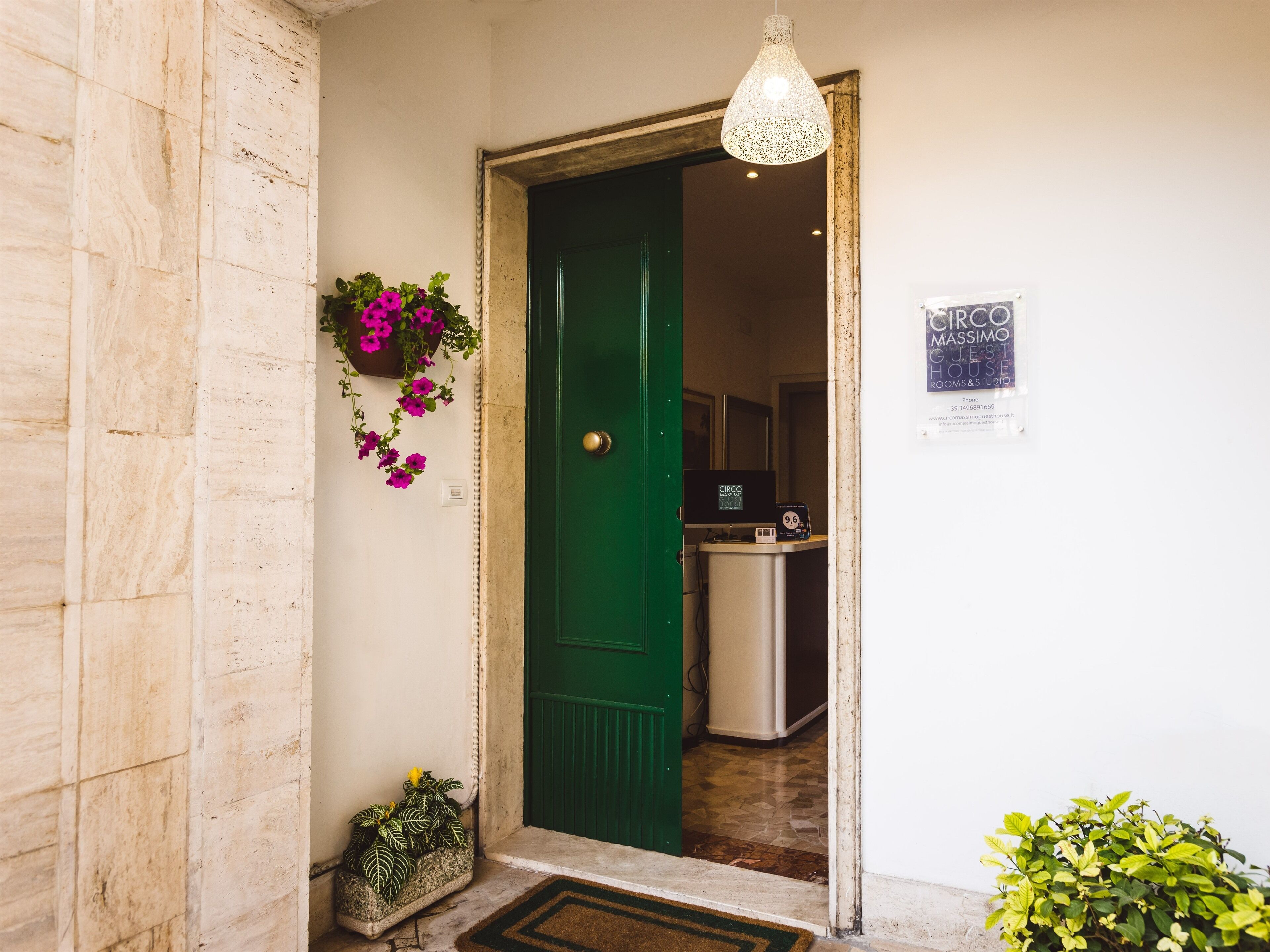 Mặt tiền nơi lưu trú