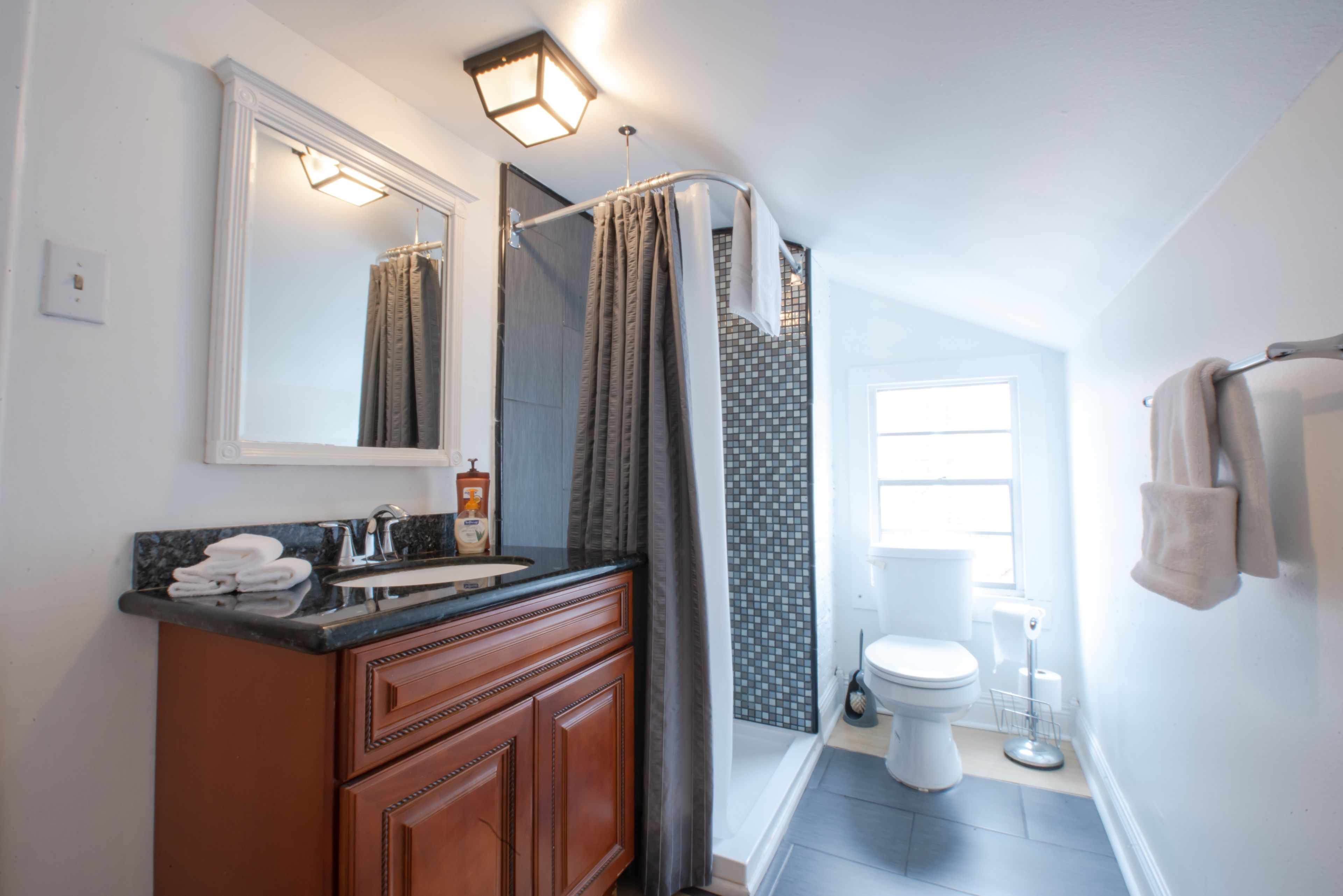 Deluxe Double Room, 1 Bedroom, Private Bathroom | Bathroom