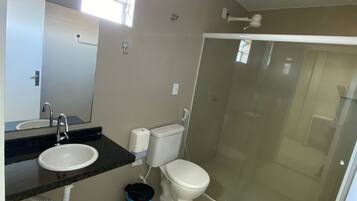 Chambre Quadruple Standard | Salle de bain