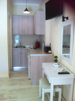 Studio, Ground Floor | Private kitchen