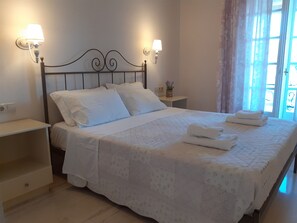 Studio | Een kluis op de kamer, een strijkplank/strijkijzer, gratis babybedden