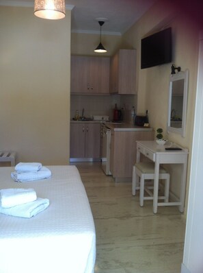 Studio, Ground Floor | In-room safe, iron/ironing board, free cribs/infant beds, free WiFi