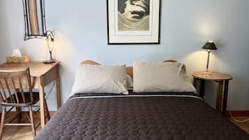 Double Room, 1 Double Bed, Private Bathroom, Mountain View | Individually decorated, individually furnished, desk, blackout curtains