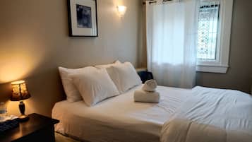 Classic Room, 1 Queen Bed, Shared Bath, Shared Living Space