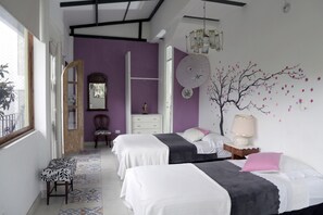 Exclusive Triple Room, Garden View (2nd Floor) | Down comforters, Select Comfort beds, minibar, individually decorated - Posada Las Bromelias (Silvania)