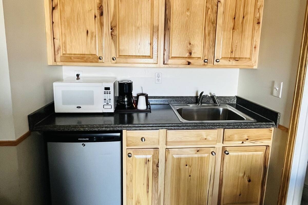 family room, 2 bedrooms, refrigerator & microwave | private kitchenette | mini-fridge, microwave, coffee/tea maker