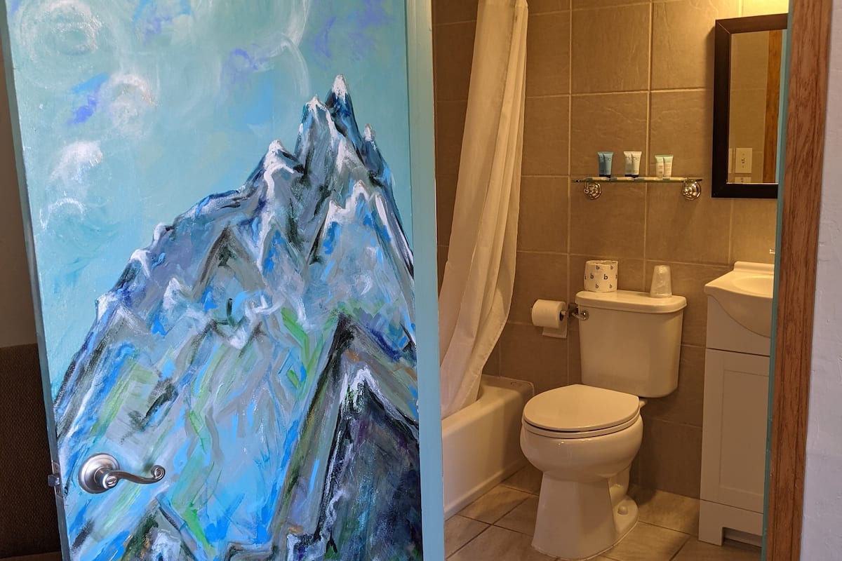 family suite, 1 bedroom, kitchen | bathroom | hair dryer, towels, soap, shampoo