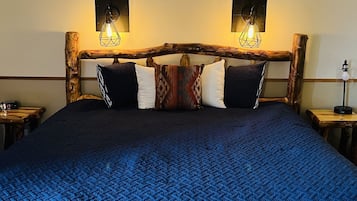 Standardzimmer, 1 King-Bett, Kühlschrank und Mikrowelle | Tempur-Pedic-Betten, Bügeleisen/Bügelbrett, kostenloses WLAN, Bettwäsche