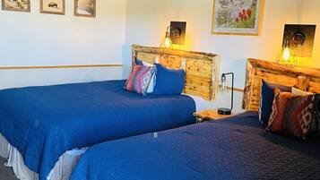 Basic Double Room, 1 Bedroom, Non Smoking, Private Bathroom | 1 bedroom, Tempur-Pedic beds, iron/ironing board, free WiFi