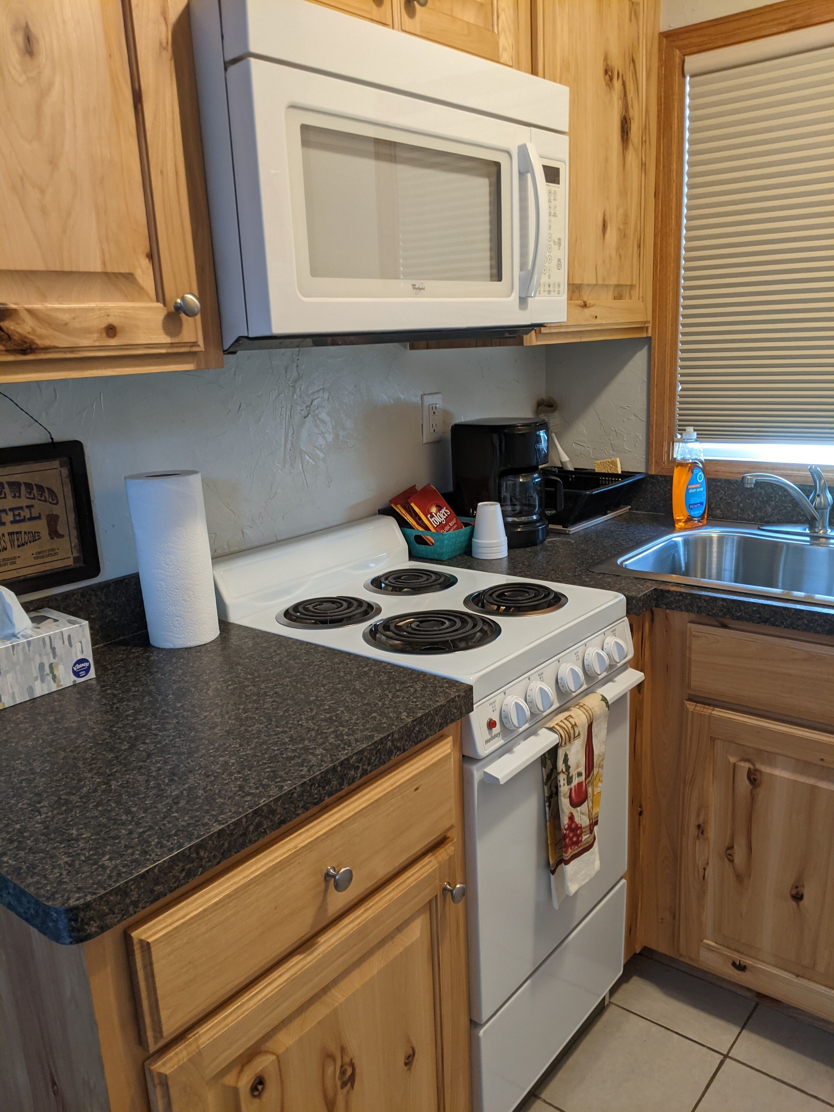 family suite, 1 bedroom, kitchen | private kitchen | mini-fridge, microwave, coffee/tea maker