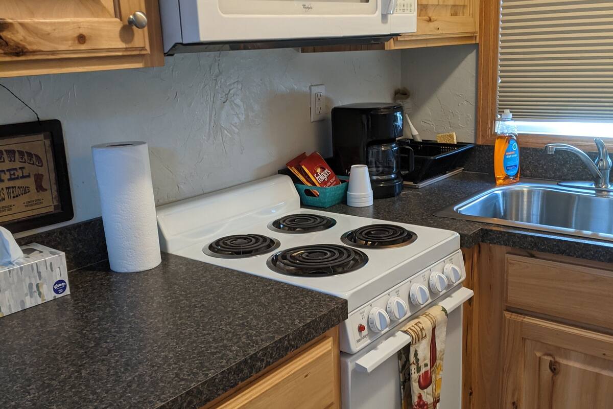 family suite, 1 bedroom, kitchen | private kitchen | mini-fridge, microwave, coffee/tea maker