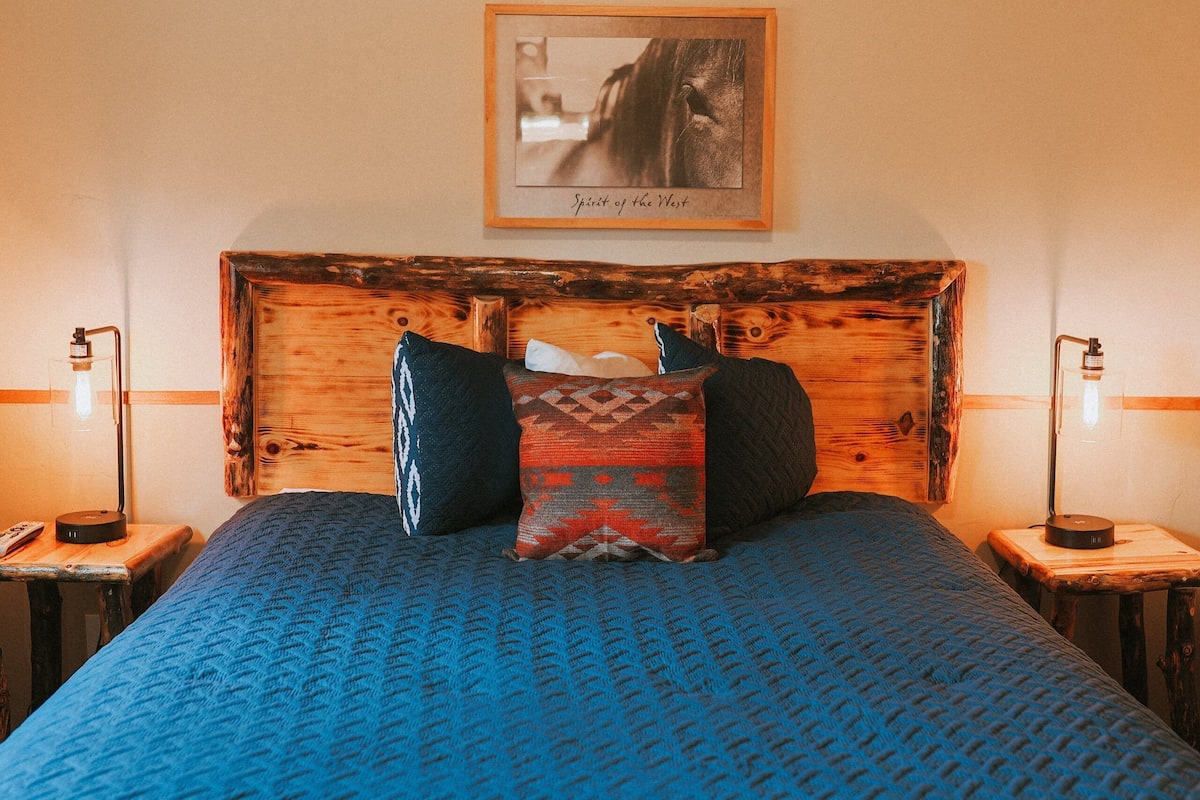 Standaard kamer, 1 queensize bed | 1 slaapkamer, Tempur Pedic-bedden, een strijkplank/strijkijzer