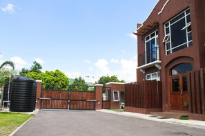 Front of property - Eclipse Suite Guest Apartments (Kingston)