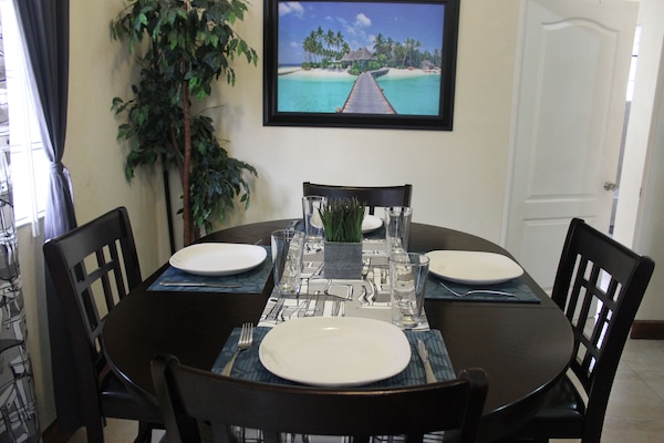 Standard Apartment, 1 Bedroom, City View, Ground Floor | In-room dining