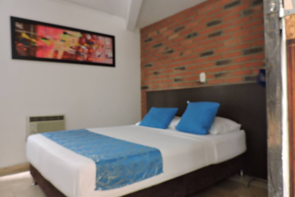 Chambre double | Minibar, coffre-fort, fer et planche à repasser, accès au Wi-Fi (inclus)