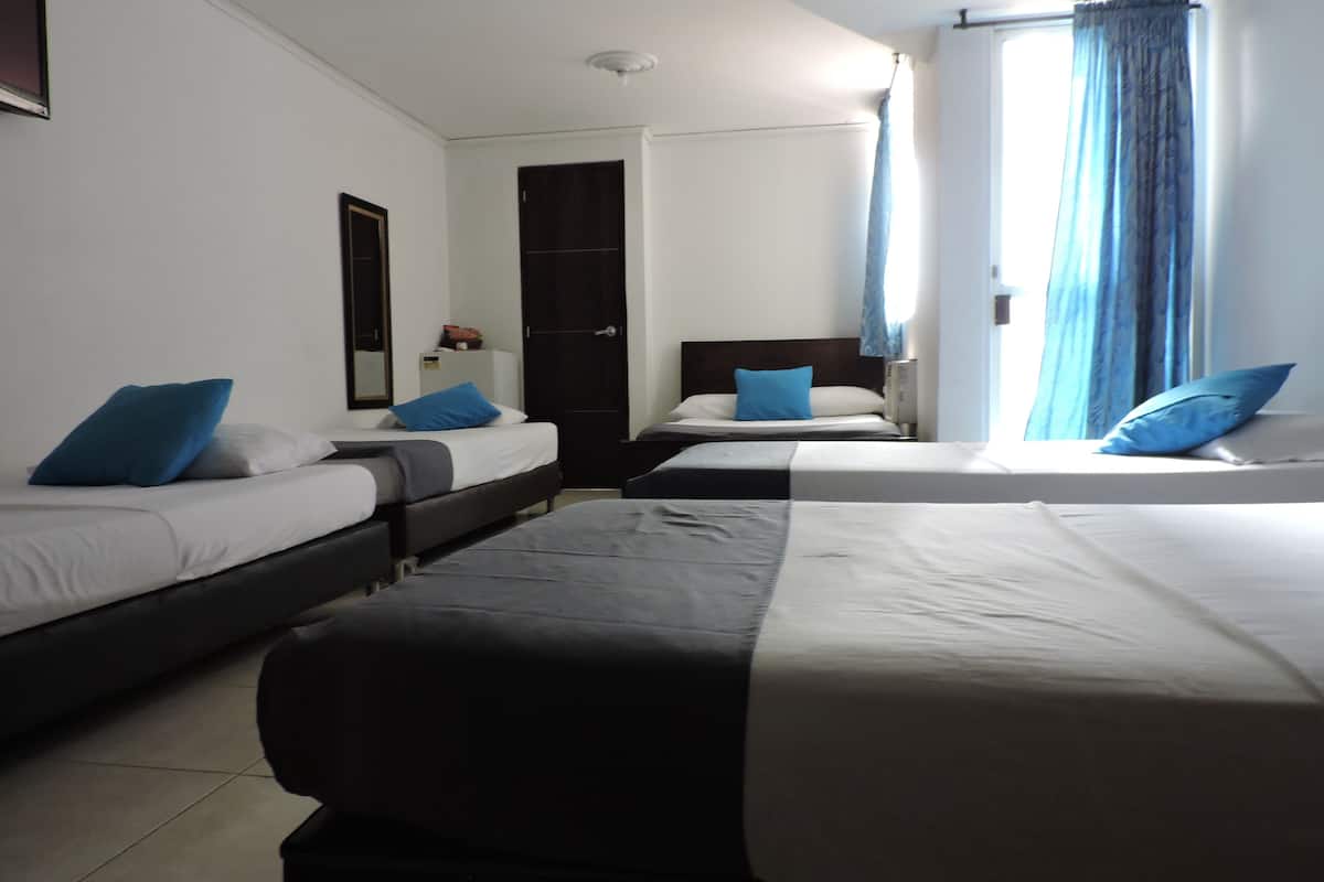 Chambre simple | Minibar, coffre-fort, fer et planche à repasser, accès au Wi-Fi (inclus)