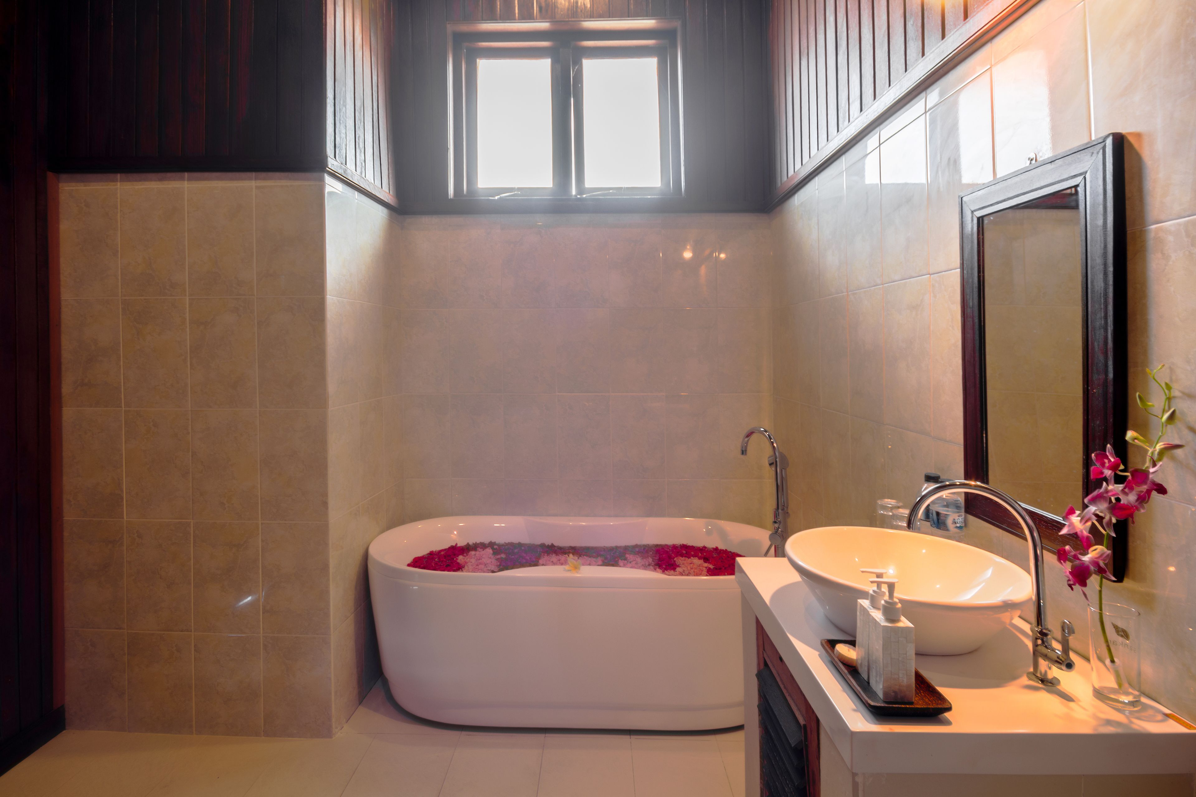 deep-soaking bathtub