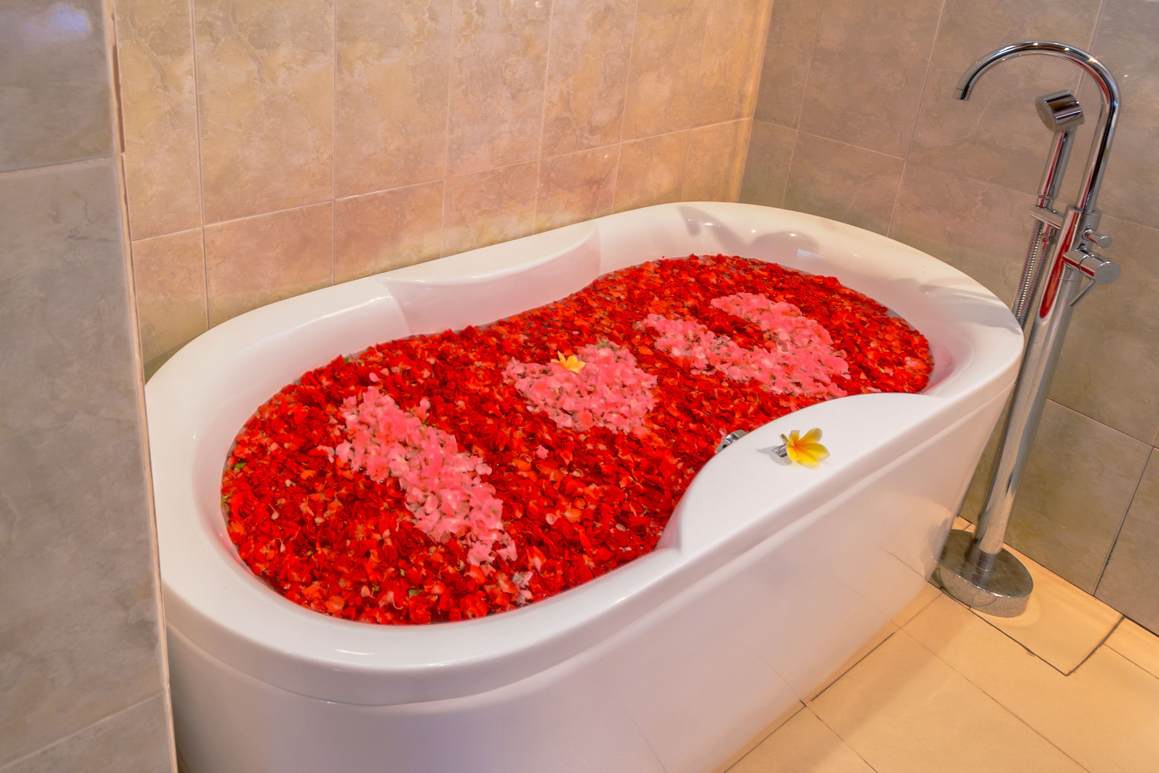deep-soaking bathtub