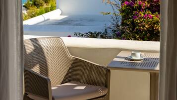 Deluxe tweepersoonskamer, terras, uitzicht op zee | Uitzicht op strand/zee
