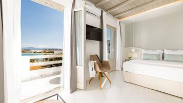 Junior-Suite, Whirlpool, Meerblick | Zimmersafe, kostenloses WLAN, Bettwäsche
