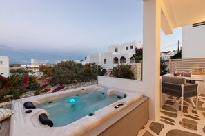Family Suite, Hot Tub, Sea View (Outdoor) | Private spa tub