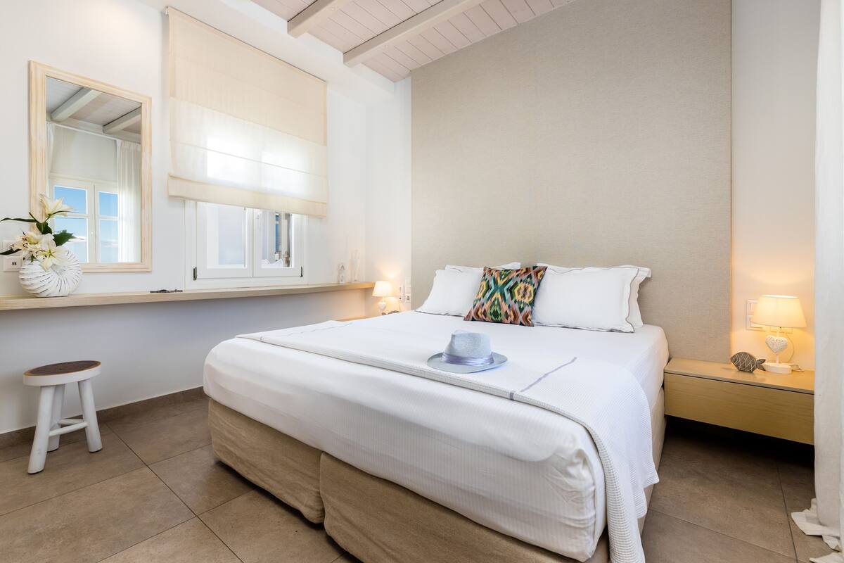 Chambre Supérieure, vue partielle sur la mer | Coffres-forts dans les chambres, Wi-Fi gratuit, draps fournis