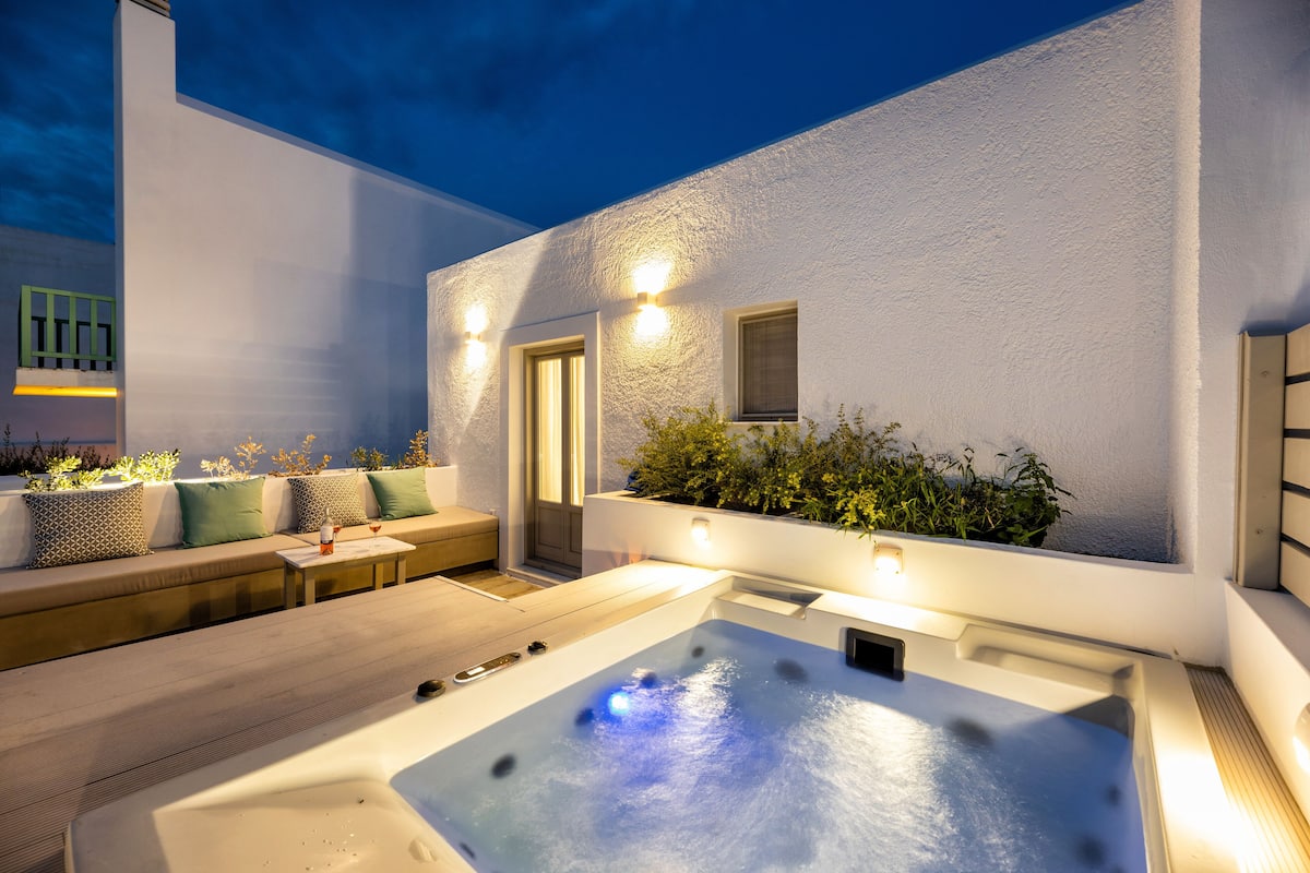 Deluxe Double Room, Hot Tub, Sea View | 1 bedroom, in-room safe, free WiFi, bed sheets