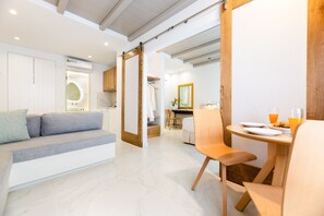 Family Suite, Hot Tub, Sea View (Outdoor) | In-room safe, free WiFi, bed sheets - Kandiani Bleu Ciel (Paros)