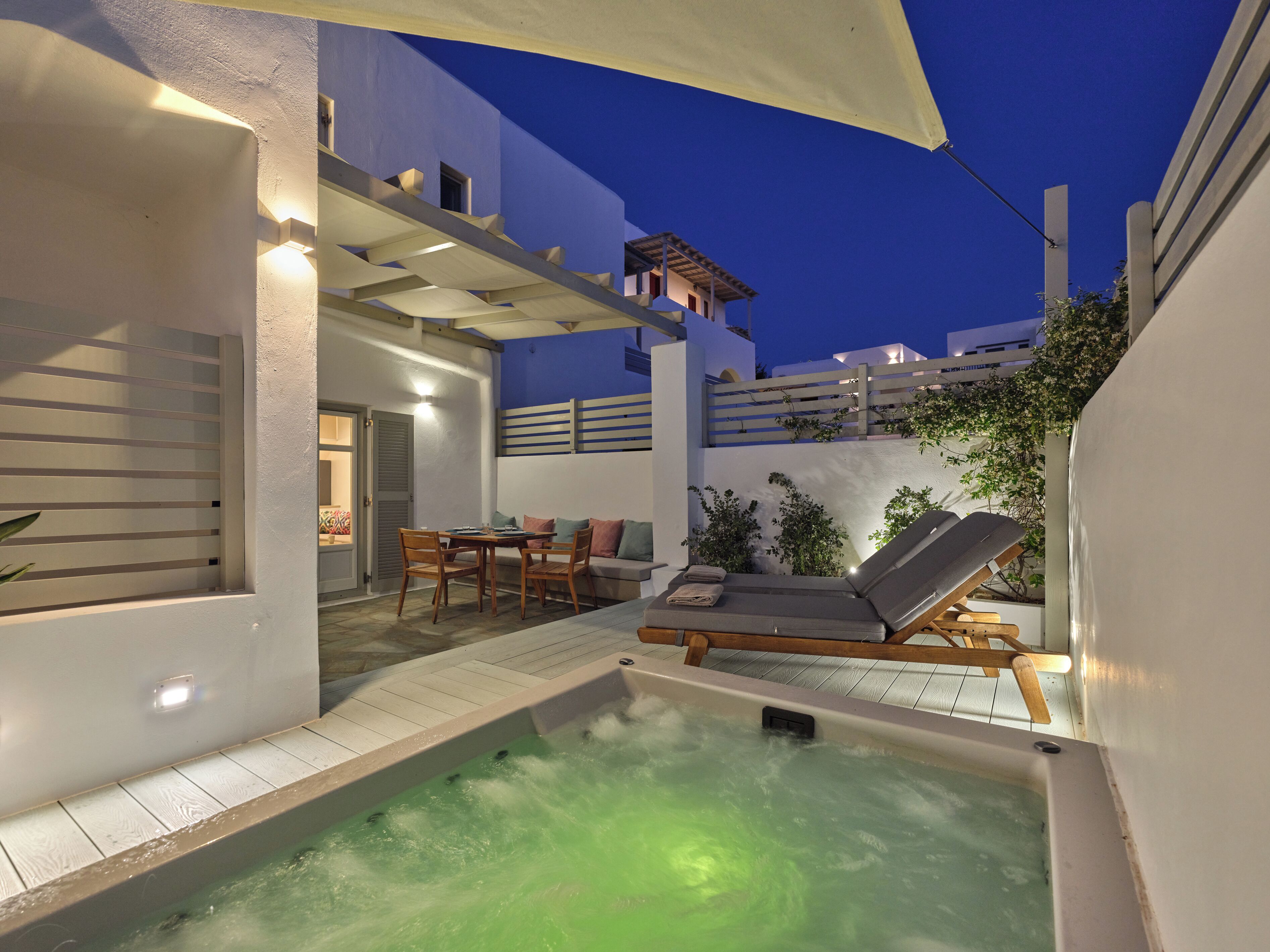 Family Suite, Hot Tub (Outdoor) | In-room safe, free WiFi, bed sheets