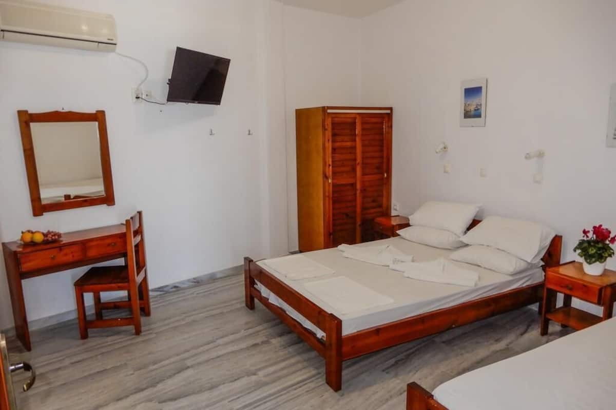 Appartement, 2 slaapkamers, uitzicht op zee | 2 slaapkamers, een kluis op de kamer, een strijkplank/strijkijzer