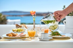 Free daily buffet breakfast