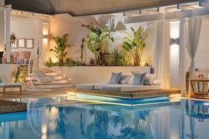 Outdoor pool, pool umbrellas, sun loungers