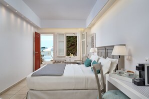 Quarto casal standard, vista para a piscina | Cofres nos quartos, individualmente decorados