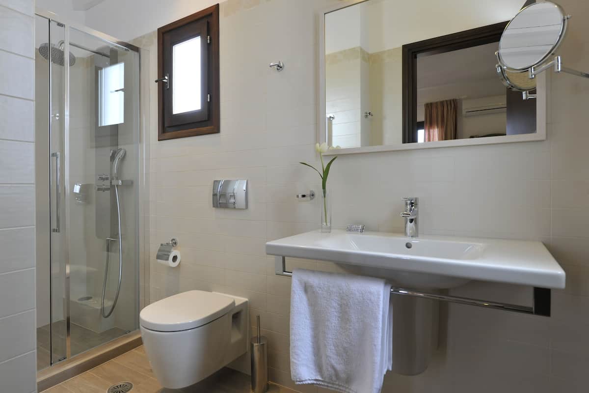 Junior-Suite, 1 Schlafzimmer (with Hydromassage Shower) | Badezimmer