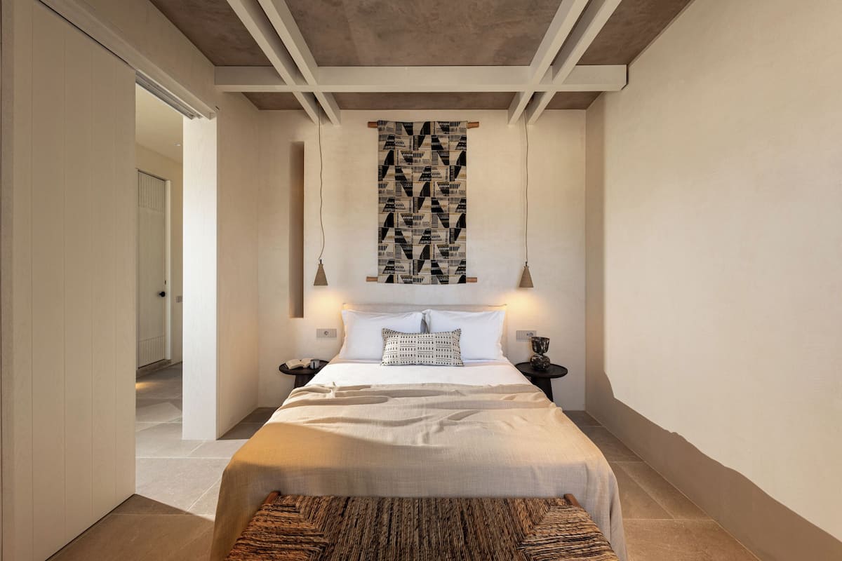 Harbor View Suite | Minibar, in-room safe, soundproofing, iron/ironing board (on request)
